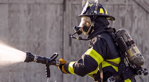 Fire-resistant suit (turnout gear)