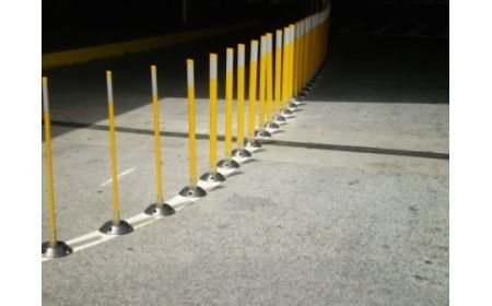 Delineator posts