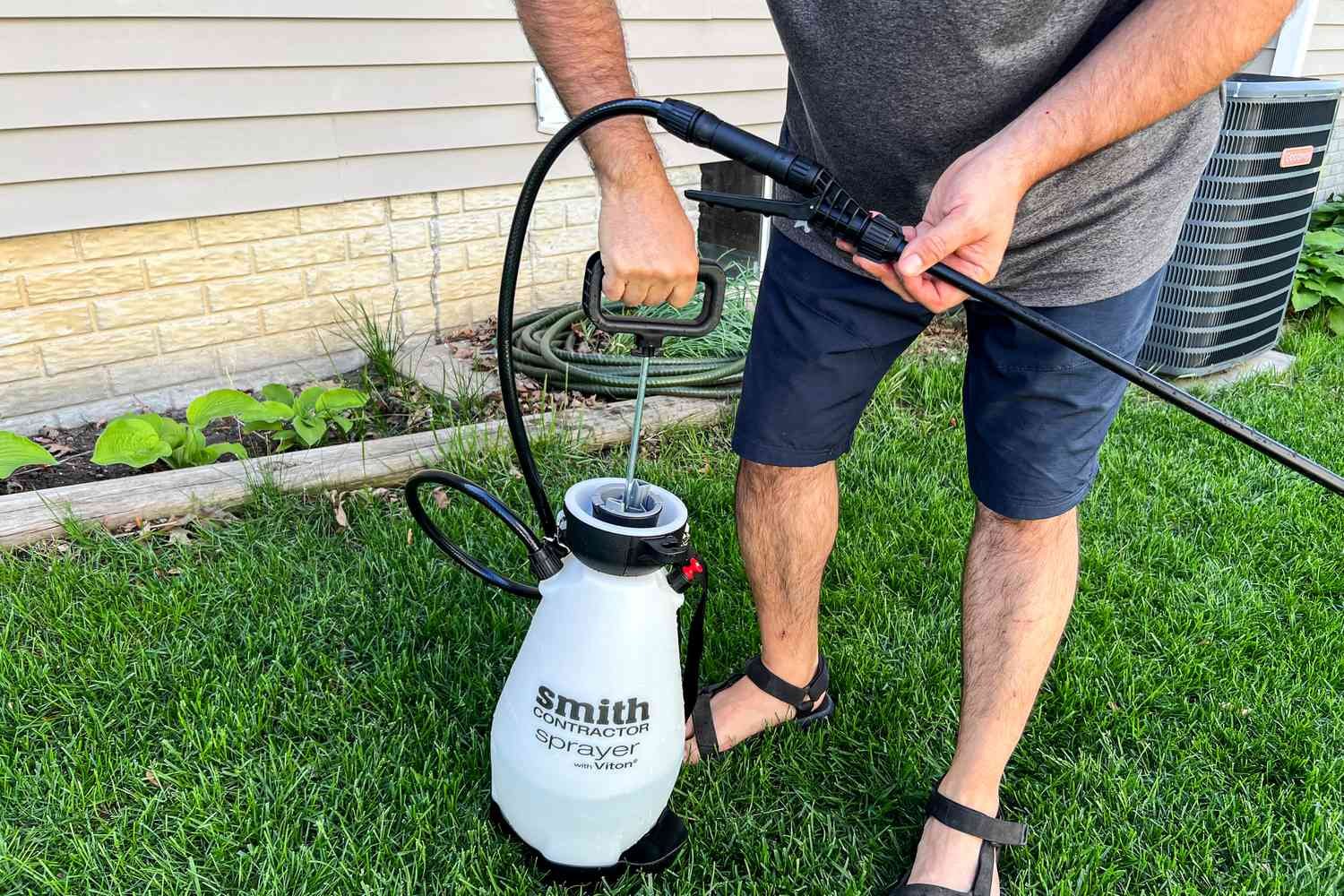 Garden sprayer